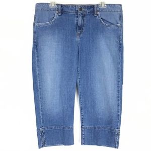 Levi Capri 515 | Medium Wash Distressed Denim